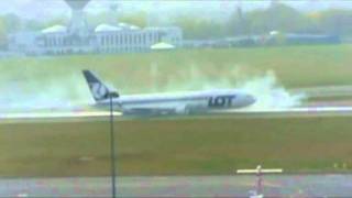 Boeing 767 Emergency Landing Warsaw 2011 [upl. by Gierk]