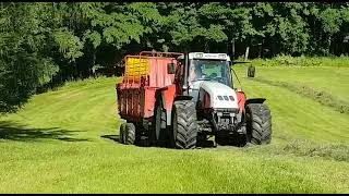 Steyr 9125 mit Pöttinger Ladeprofi 2 Ladewagen [upl. by Okihcas]