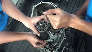 How to overhaul manual gearbox [upl. by Zena138]