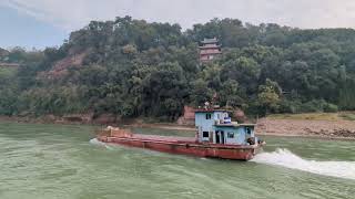 Viewing Leshan Giant Buddha by boat [upl. by Hepsoj102]