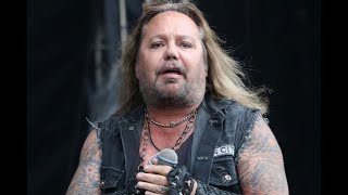 Vince Neil wasted on stage 2025 [upl. by Aloiv]